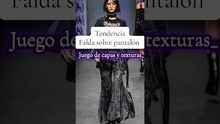 Tendencia falda sobre pantalón moda divertida y original moda outfitmoda tendenciasdemoda [upl. by Barbee]