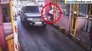 OMG Gangster Punished Toll Booth Staff for Asking Toll Tax  Shocking Video [upl. by Kozloski]