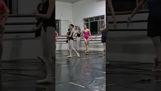 Aula de ballet  diagonal  Sissone2 [upl. by Ocihc900]