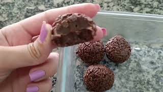 Brigadeiro de chocolate Fácil e delicioso  Melhor receita [upl. by Laeria]