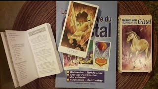 REVIEW  Le Grand jeu divinatoire du Cristal  Oracle  Livre  Marie Delclos [upl. by Ailatan]