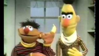 Bert en Ernie Banaan in je oor helemaal [upl. by Ynahteb938]