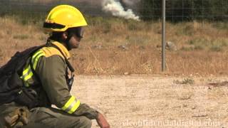 La extinción de un incendio forestal por los Bomberos de la Comunidad de Madrid [upl. by Dunstan]