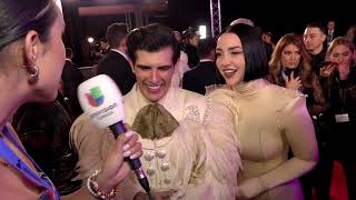 Adriel Favela y Estibaliz Badiola en la Alfombra Roja de los Latin GRAMMYs  Hola News Canada [upl. by Rigby561]