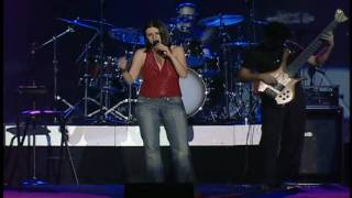 Amores extraños  Laura Pausini live HD [upl. by Surdna]