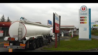 Pénurie de carburant  quotDès quon voit un camionciterne on le suitquot avoue des automobilistes [upl. by Ethan531]