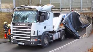 Fahrer fährt Lkw zu Schrott [upl. by Berghoff]