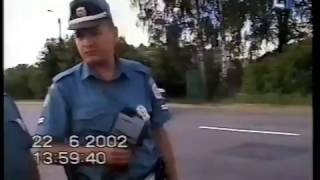 MJuškauskas gerina policiją Vairotojas sustoja o automobilio nestabdo 2002 [upl. by Bej152]