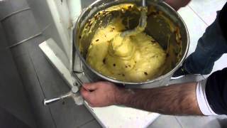 Panettone con Lievito Naturale  Video Ricetta e Come Fare lImpasto [upl. by Kruter]