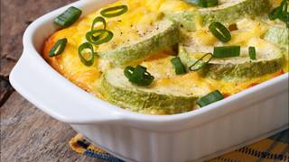 Recette  Gratin de courgettes au riz et mimolette [upl. by Nylirahs188]