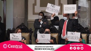 Con pancartas de quotNo reelecciónquot regidores se manifiestan contra Claudia Rivera [upl. by Lemor]