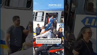 Passageiros descem de ônibus após suposta flatulência de passageiro shorts [upl. by Zebe]