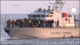 Lampedusa oltre mille immigrati in 12 ore [upl. by Aihsei]