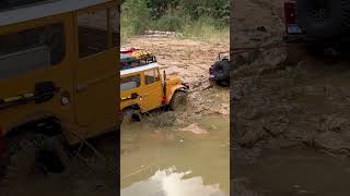 FMS TOYOTA FJ40 amp Mashigan Jeep YJ  driving on muddy roads  4X4 110RC Car [upl. by Dalenna505]