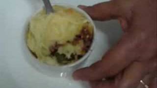 Escondidinho de mandioca com carne seca [upl. by Letnuahs]