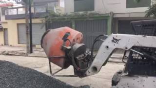 Tanque Mezclador PRODECON para minicargador Bobcat [upl. by Allmon220]