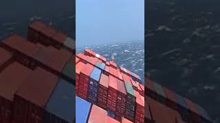 Así la vista en mar abierto de un barco de contenedores navegando en aguas turbias 😱😳😮 [upl. by Ailadi]