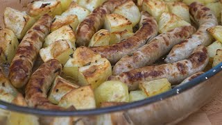 Salsiccia e patate al forno – Ricetta del secondo piatto facile e veloce pronto in 10 minuti [upl. by Harbird]