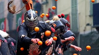 Carnevale di Ivrea la quotBattaglia delle Arancequot [upl. by Zela]