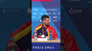 Novak usred konferencije zapevao srpski hit a onda je shvatio da je mikrofon upaljen olympics 🥇🥰 [upl. by Joell3]