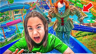 HORROR CLOWN VERFOLGT mich im WASSERRUTSCHENPARK😱 [upl. by Corkhill]