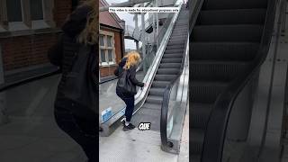 Comprueba esto antes de usar una escalera mecánica 😨 viralvideo hechos shortvideo shorts [upl. by Droffats]