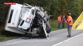 Schwerer Verkehrsunfall auf der Innviertler Straße in Taufkirchen an der Trattnach [upl. by Strait]