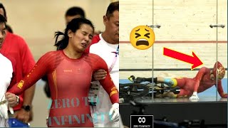 China track cyclist Yuan Liying has to helped off velodrome after causing keirin crash  Yuan Liying [upl. by Sseb]