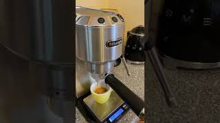 Using pressurised filter basket with Delonghi Dedica espresso delonghidedica [upl. by Edrick474]