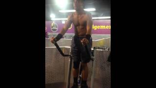 Planet fitness Reggie does VCruch Ab machine [upl. by Jacquenette750]