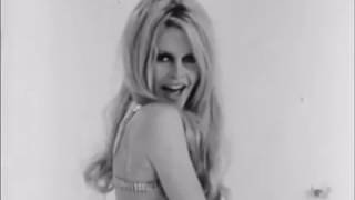 Brigitte Bardot chante « La Fille de paille » 1969 [upl. by Gnolb]