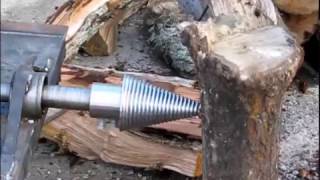 Spaccalegna a vite per trattore  Wood splitter homemade [upl. by Mcquoid]