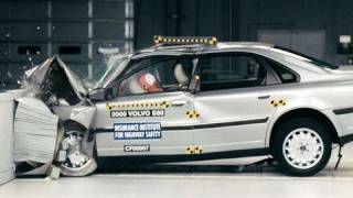 2000 Volvo S80 moderate overlap IIHS crash test [upl. by Landau]