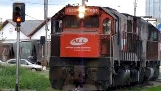 Trem ALL em Pinhais cruzando passagem de nivel PN [upl. by Asetal828]