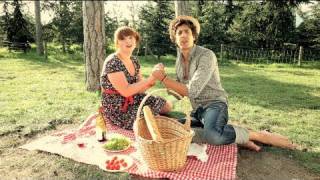 Max Boublil et Luce  Moyen Moyenne [upl. by Mulac22]