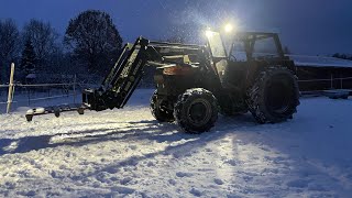 Zetor 8145 zakopał się w śniegu 😂 [upl. by Ahsilahs]