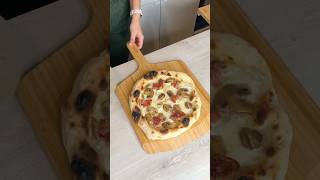 PIZZA CON PANCETTA FUNGHI E FONDUTA DI PECORINO [upl. by Adnilak]