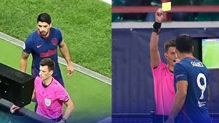 Luis Suárez watching the VAR with referee 🤣 [upl. by Anirrehs]