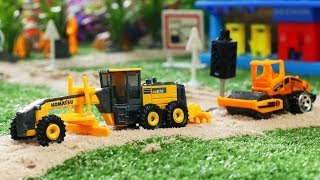 Mini construction vehicles toy making roads  รถก่อสร้างจิ๋วทำถนน [upl. by Jeffy]