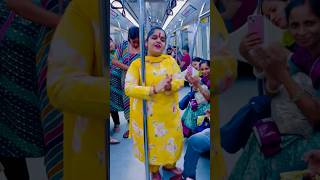 Taliyan bajao bhagto ❤️🙏 Delhi Metro public reaction delhimetro jaimatadi shortvideo [upl. by Vins]