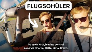 Flugschüler funkt auf Englisch Anflug Rollen und Abflug am Hamburg Airport [upl. by Merete]