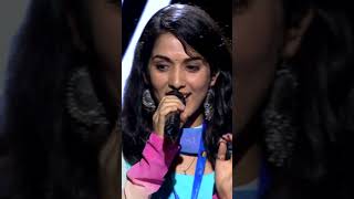 Shreya Singing Baahon Men Chale Aao live shreyaghoshal anamika latamangeshkar live music [upl. by Nnaeoj]