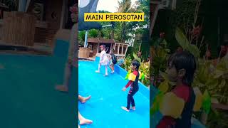 Main Perosotan di Kolam Renang funny mainananak lucu [upl. by Nivlag]