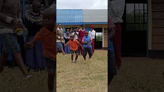 niños kenianos bailando Africa MisionKenya [upl. by Nnaycart]