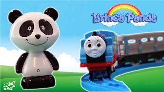 O Panda e o Thomas Brinquedos Pista De Comboios [upl. by Ikila]