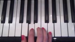 How to play  Bring me to life  Evanescence  on piano  pianolesson  gratismuziekschool [upl. by Goth]