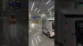 Encountered a line of SF unmanned delivery vehicles at the subway stationrobot citywalk [upl. by Arun]