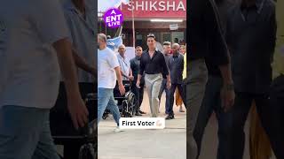 Maharashtra Voting Akshay Kumar Arrives earliest to Vote akashykumar [upl. by Goldin]