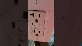 This is a video of a tripping 20 amp GFCI outlet￼🤔🤔🤔🤔👍🏿👍🏿👍🏿👍🏿😃😁🔌🔌🔌🔌￼ [upl. by Macgregor]