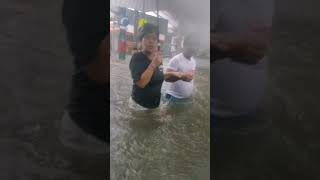 RIVER FLOW SA BUONG MERTRO MANILA GANITO ANG SETWASYON SA NAVOTAS CITY😔🙏 CARINATYPHOON JULY2424 [upl. by Ardnasyl252]